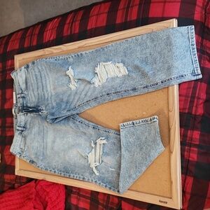 SO boyfriend low rise relaxed through hip and thigh straight leg opening…